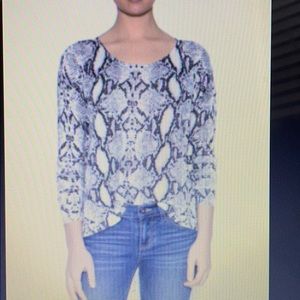 Olivaceous snake skin top